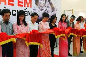 ງານວາງສະແດງຮູບພາບ: “ເດັກນ້ອຍໃນປາງສົງຄາມ“